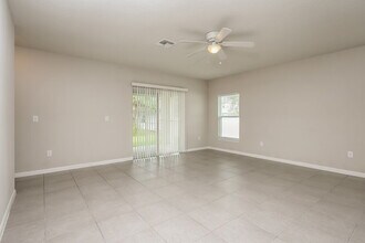 348 Colony Ct in Poinciana, FL - Building Photo - Building Photo