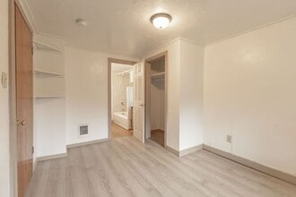 918 S Cedar St in Drain, OR - Building Photo - Building Photo