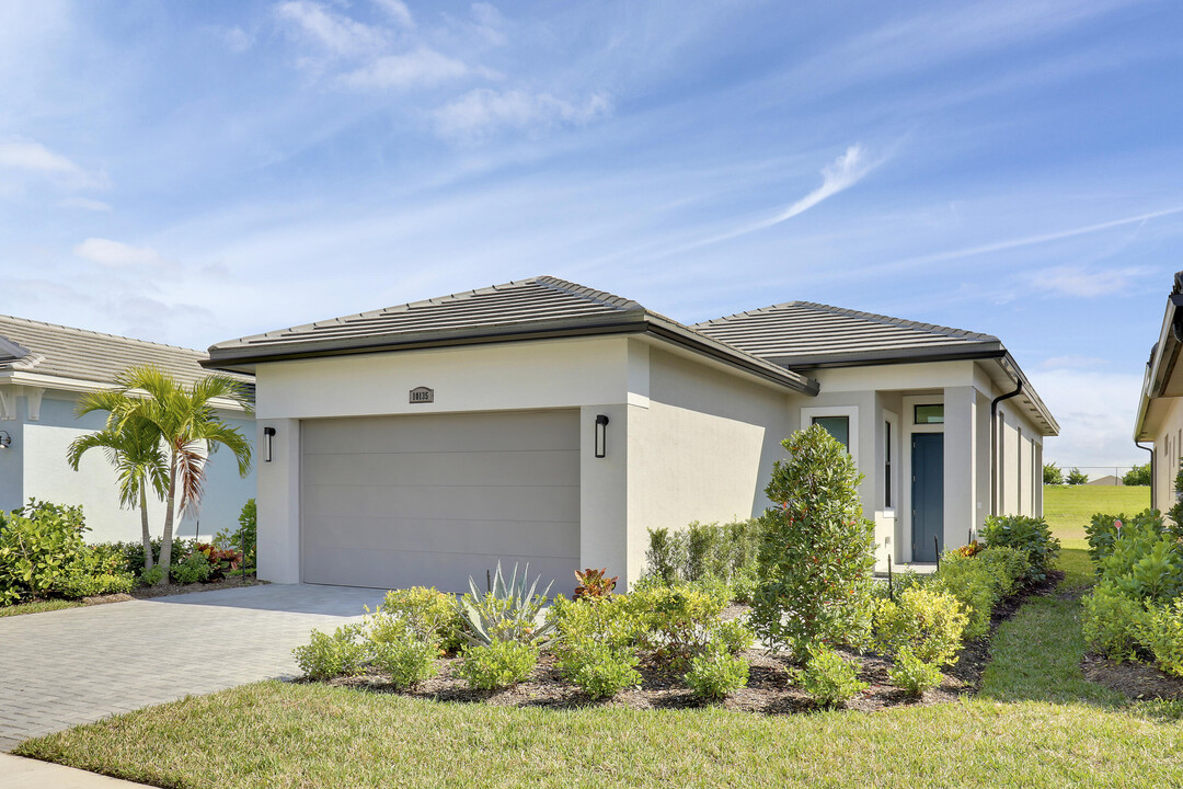 10135 SW Latium Wy in Port St. Lucie, FL - Building Photo