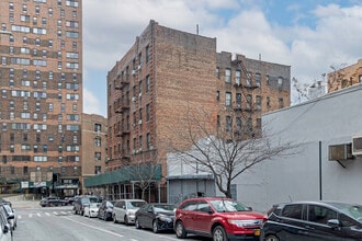 2123 Tiebout Ave in Bronx, NY - Foto de edificio - Building Photo