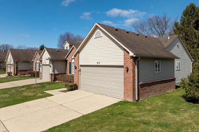 Woodfield Square Condominiums