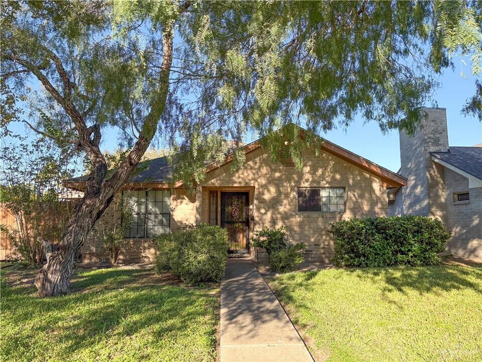 5 Ichabod Ln in Edinburg, TX - Building Photo