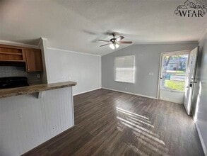 414 S Clay St in Henrietta, TX - Building Photo - Building Photo