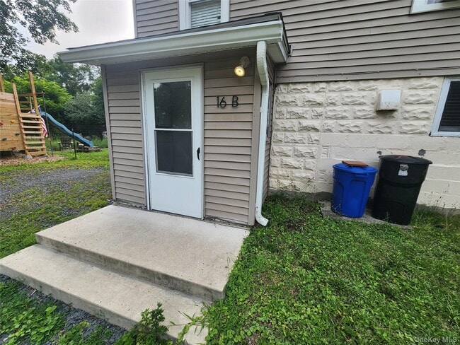16 Ardmore St in New Windsor, NY - Foto de edificio - Building Photo