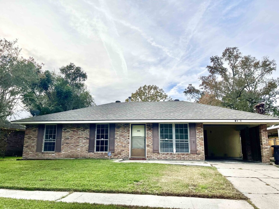 2141 Shady Oaks Dr in Baton Rouge, LA - Building Photo