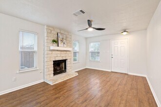7707 Montaque Dr in Austin, TX - Foto de edificio - Building Photo