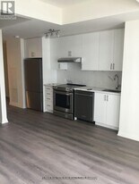 9000 Jane St in Vaughan, ON - Building Photo