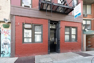 126 Elizabeth St in New York, NY - Foto de edificio - Building Photo