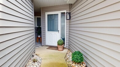8305 High Point Cir in Darien, IL - Building Photo - Building Photo