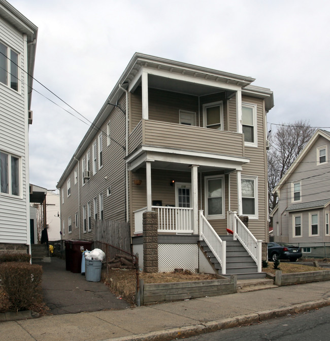 110 Malden St in Everett, MA - Foto de edificio - Building Photo