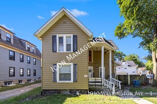 1010 Washington Ave in Kalamazoo, MI - Building Photo