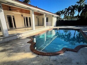 15030 SW 89th Ave in Palmetto Bay, FL - Building Photo - Building Photo