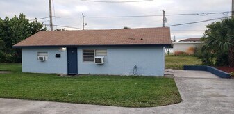 3305 Avenue J in Riviera Beach, FL - Building Photo