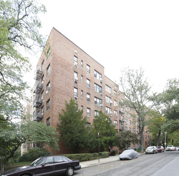 3801 Hudson Manor Ter in Bronx, NY - Building Photo