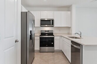 6528 Serenity Fall Ln in Sarasota, FL - Building Photo - Building Photo