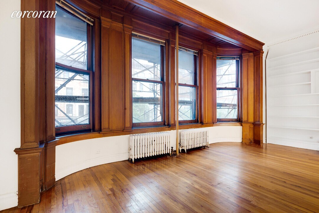 230 W 72nd St-Unit -: 3F in New York, NY - Building Photo