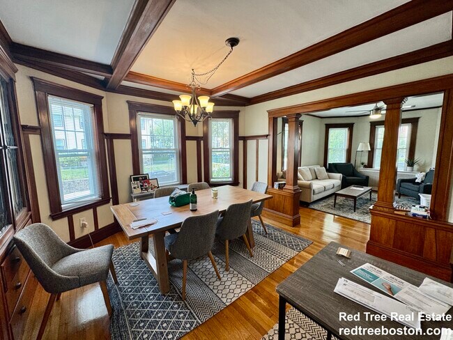108 Redlands Rd, Unit 1 in Boston, MA - Building Photo - Building Photo