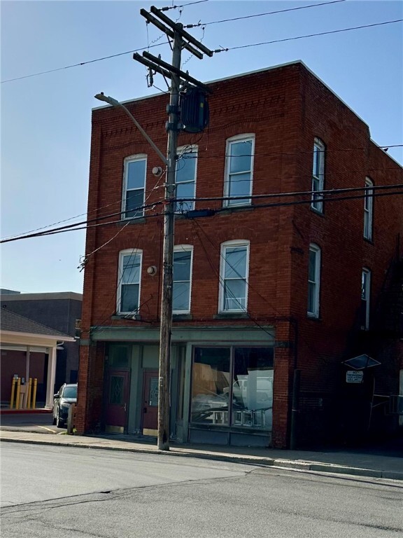 property at 3 West St