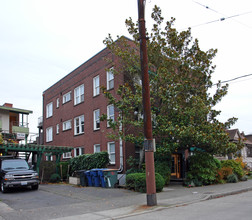 Shorecrest Apartments in Seattle, WA - Building Photo - Building Photo