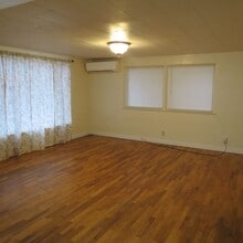 10305 W 1st St in La Grande, OR - Building Photo - Building Photo