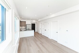 809 Arncote Ave in Victoria, BC - Building Photo - Building Photo