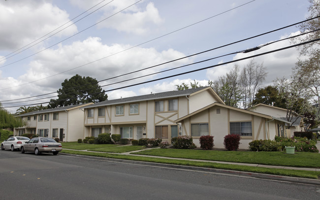 38517 Cherry Ln in Fremont, CA - Foto de edificio - Building Photo