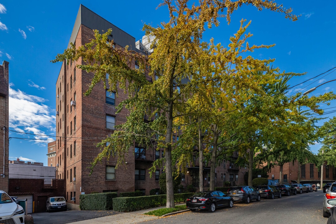The Warwick in Forest Hills, NY - Building Photo