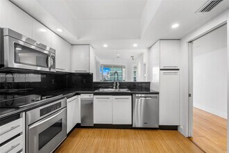 2127 Brickell Ave in Miami, FL - Building Photo - Building Photo