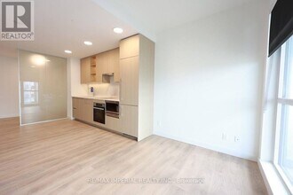 25 McMahon Dr in Toronto, ON - Building Photo - Building Photo