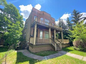 922 E 5th St in Duluth, MN - Building Photo