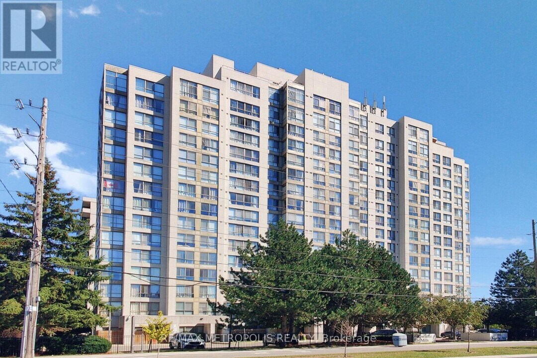 2901 Kipling Ave in Toronto, ON - Building Photo