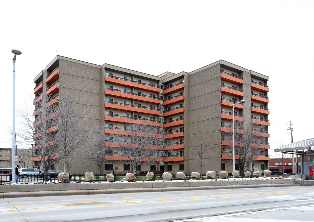 Rainbow Place in Cleveland, OH - Building Photo