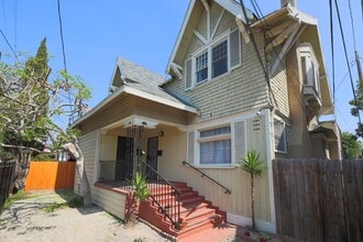 2626 S Budlong Ave, Unit 2626 S Budlong Ave in Los Angeles, CA - Foto de edificio - Building Photo