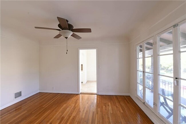 915 S Le Doux Rd in Los Angeles, CA - Building Photo - Building Photo