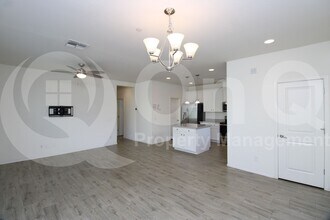 14870 W Encanto Blvd in Goodyear, AZ - Foto de edificio - Building Photo