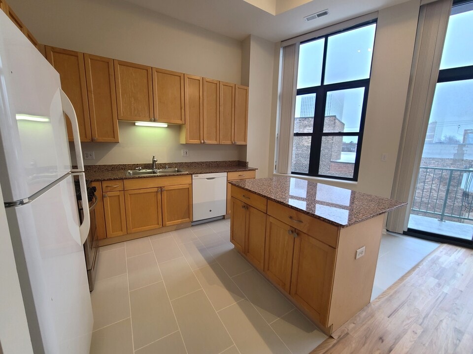 3631 N Halsted St in Chicago, IL - Building Photo
