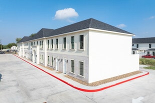 Palm Court Townhomes in Harlingen, TX - Building Photo