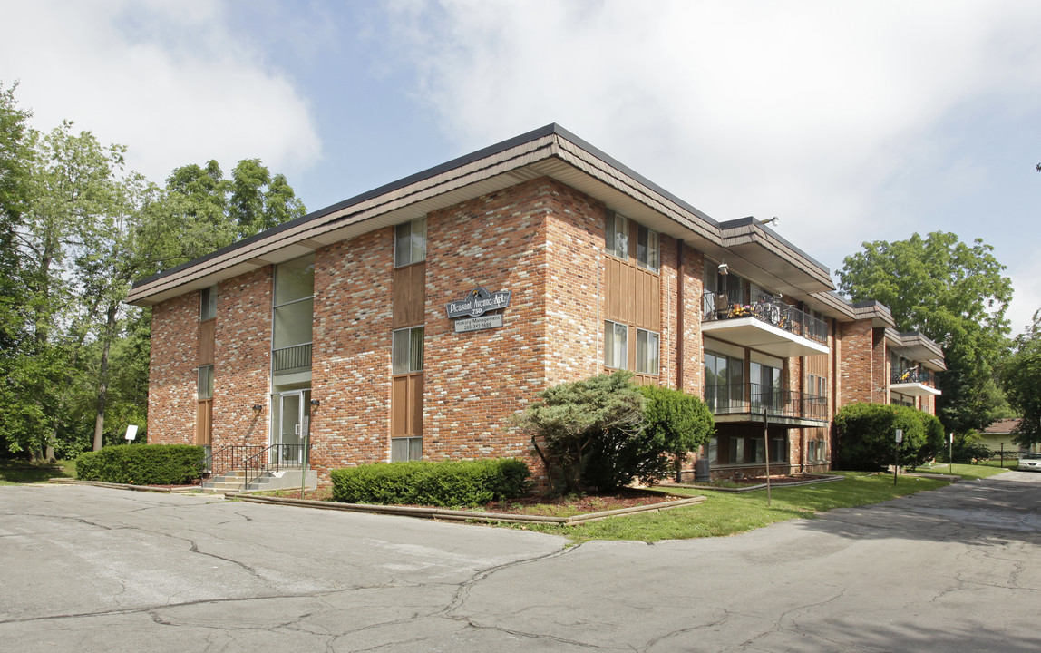 Pleasant Avenue in Kalamazoo, MI - Building Photo