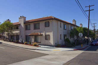 Casita La Mesa in La Mesa, CA - Foto de edificio - Building Photo