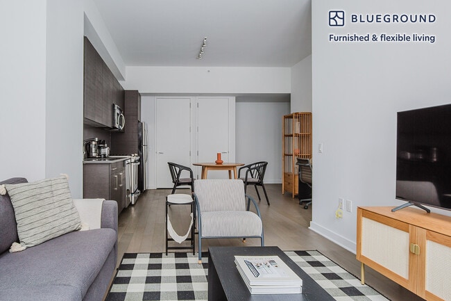 309 5th Ave in New York, NY - Building Photo - Building Photo