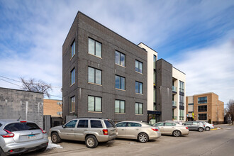 2806 W Wellington Ave in Chicago, IL - Foto de edificio - Building Photo