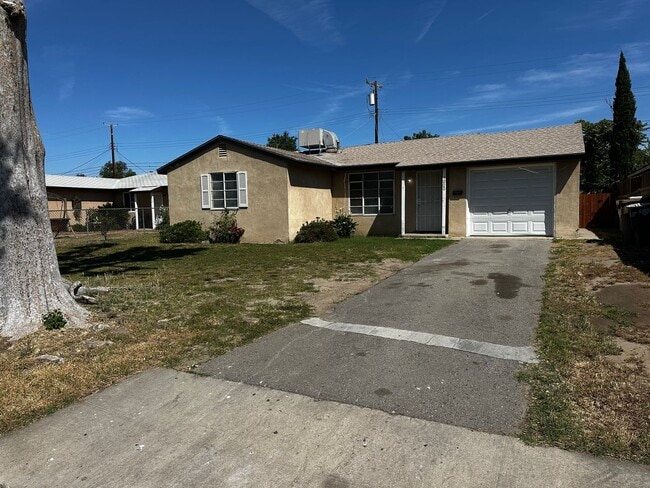 1000 Meredith Dr in Bakersfield, CA - Building Photo - Building Photo