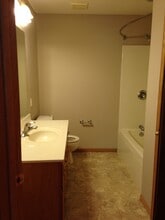 2106 Linden Trl in North Mankato, MN - Building Photo - Building Photo