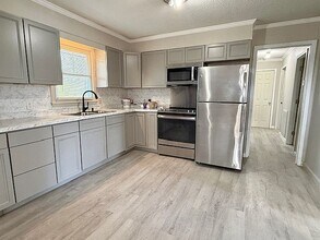 677 Old Taylor Rd in Kingstree, SC - Foto de edificio - Building Photo