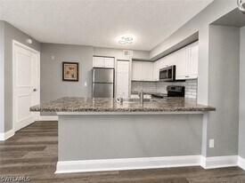 1240 Wildwood Lakes Blvd in Naples, FL - Building Photo