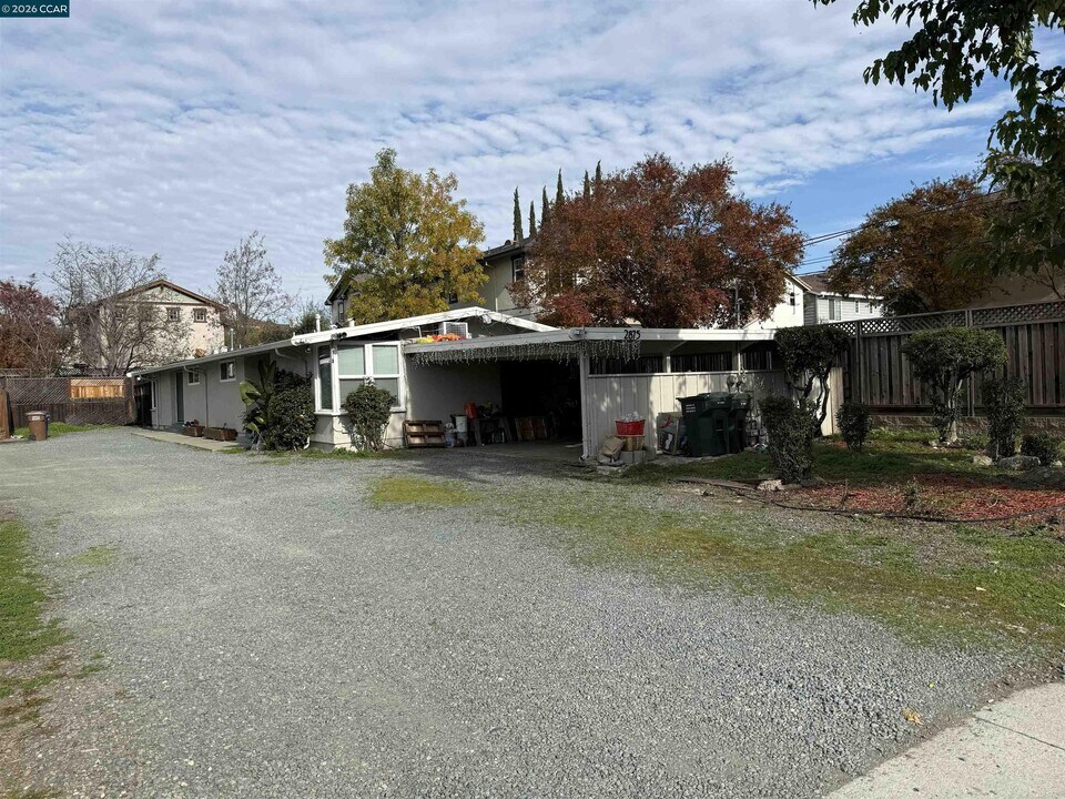 2875 Euclid Ave in Concord, CA - Building Photo