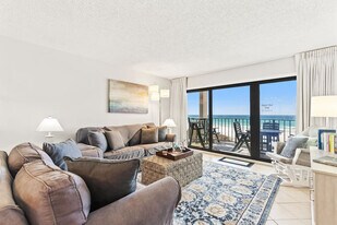 8815 Thomas Dr in Panama City Beach, FL - Building Photo