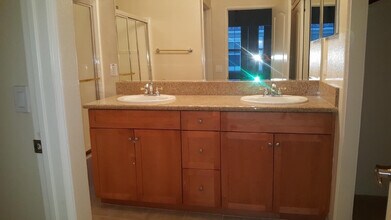 12671 Savannah Creek Dr in San Diego, CA - Building Photo - Building Photo