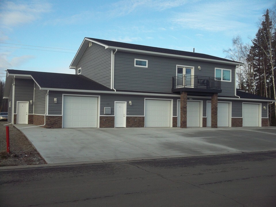 705 Ouida Way, Unit 1 in North Pole, AK - Building Photo