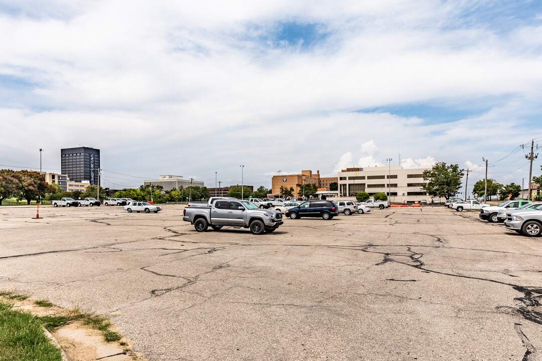 798 SE Jefferson St in Topeka, KS - Foto de edificio